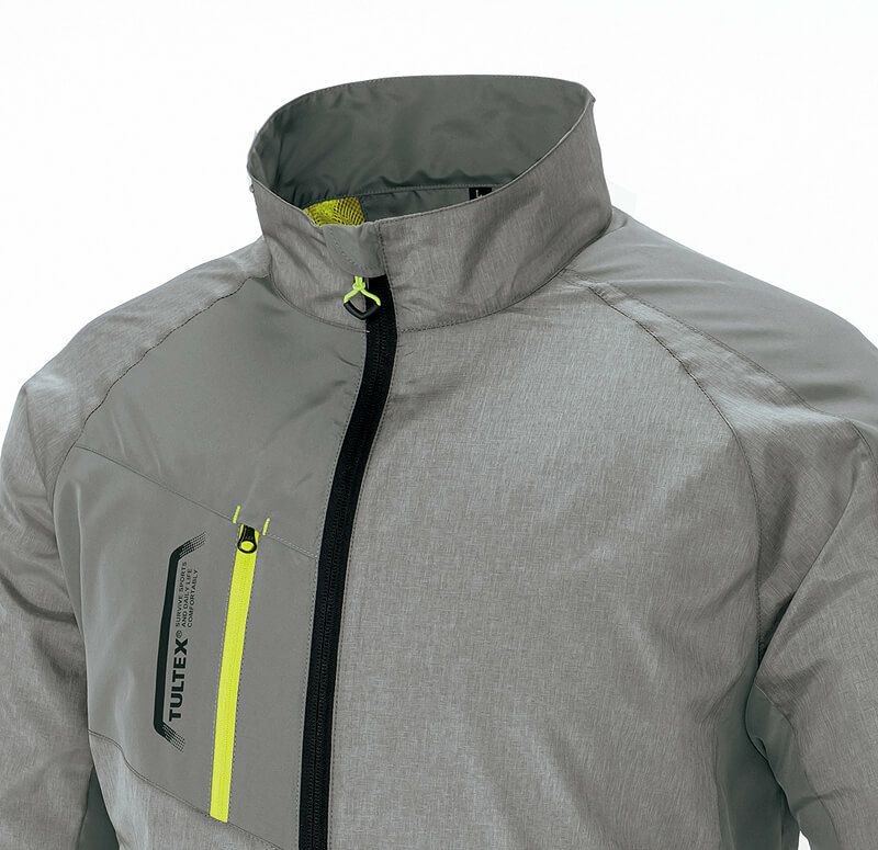 ジッパーがアゴに当たるのを防いでくれる仕様