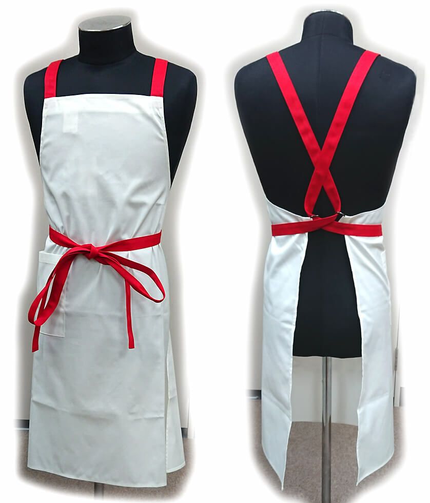 赤色の紐に付け替えた胸当てエプロンの写真