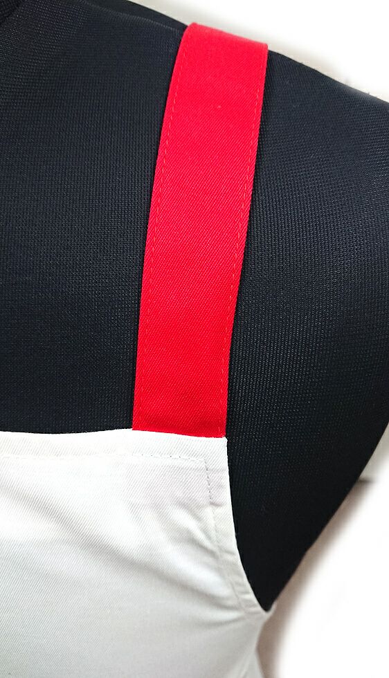 エプロンの肩紐部分のアップ写真