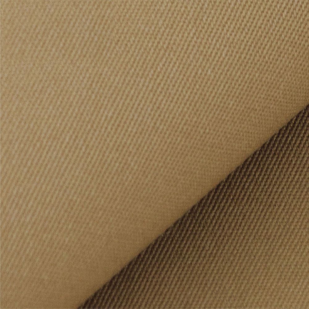 ツイル素材に、染工程でシルケット加工を施すことで絹にも似た美しい光沢をもたせました。