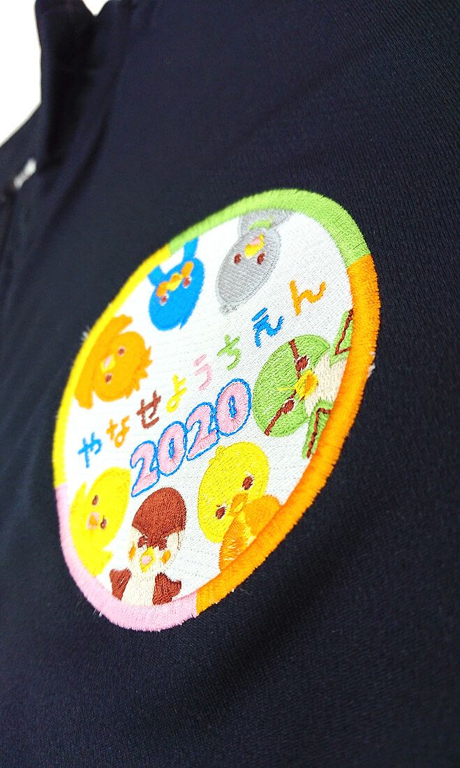 やなせ幼稚園様のロゴ刺繍部分のアップ写真