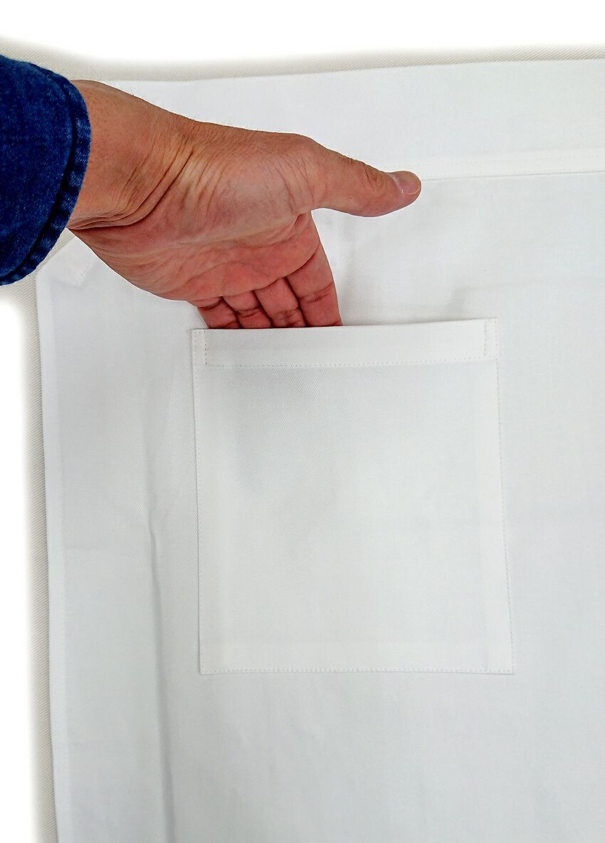 こんな感じで正面向かって左側にポケット１個を取り付けました。<br>ポケットの大きさは、一般的で使い勝手のよい大きさタテ18cm×横16cm。<br>1枚のエプロンから6枚のポケットを作る事ができました。