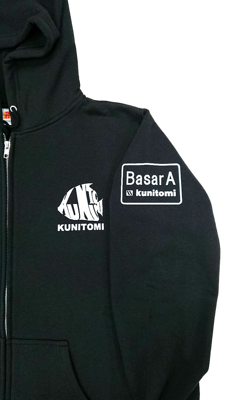 左胸のプリント部分。