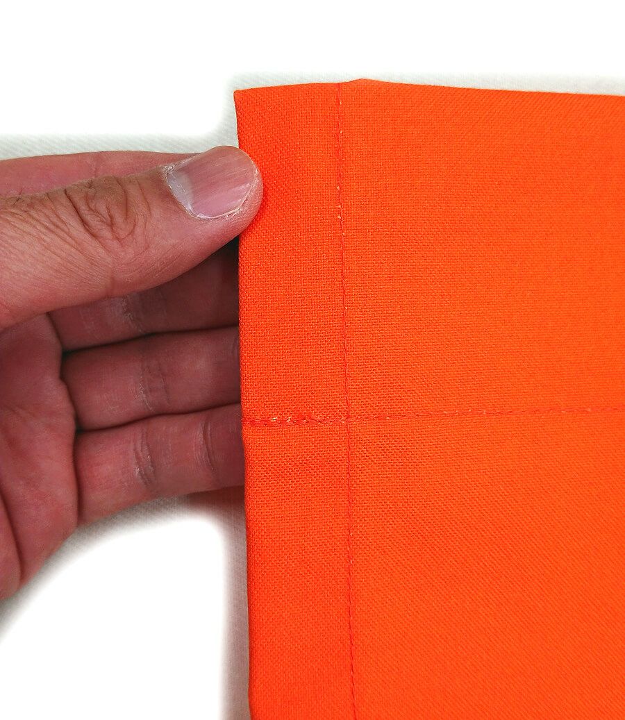 縫製部分も超拡大アップで撮影いたしました。<br>日本国内でのオーダーメイド商品なので、もちろんそのままですが、日本国内の縫製技術なので安心です。