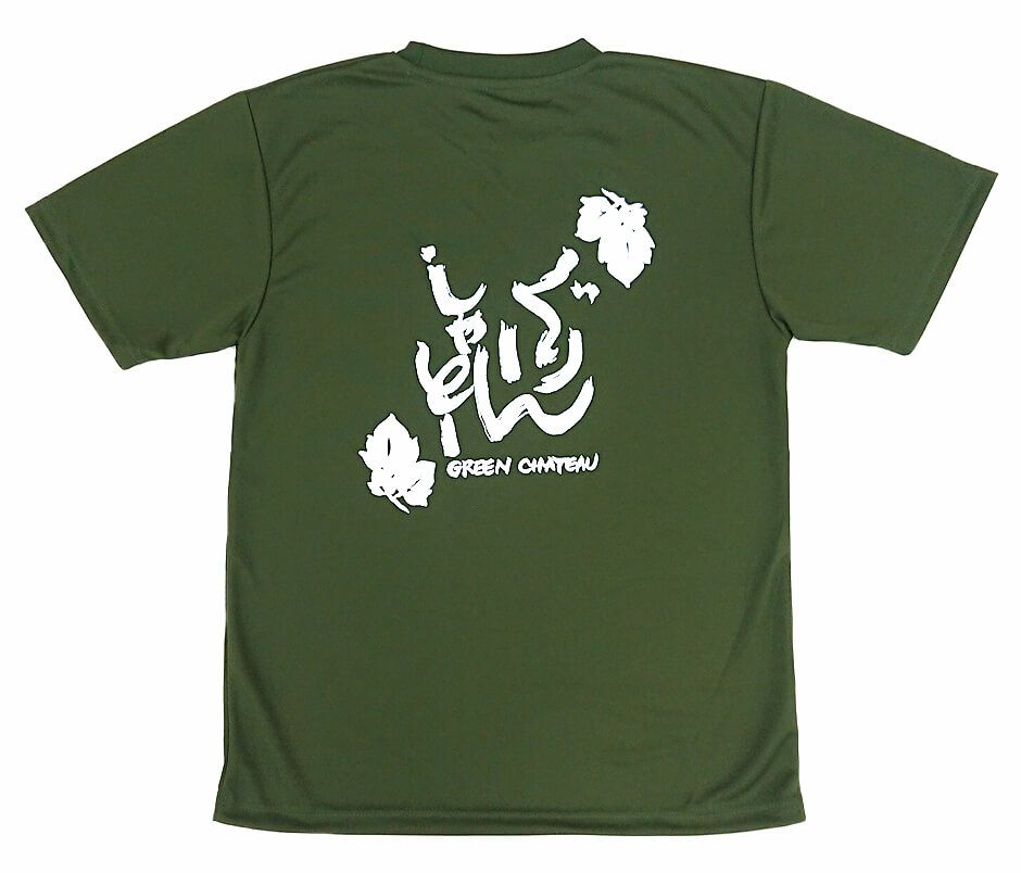 こちらが、いつも弊社にてロゴプリントさせていただいている名入れTシャツの完成写真です。<br>今回は緑色系のオリーブ色のTシャツにロゴプリントいたしました。