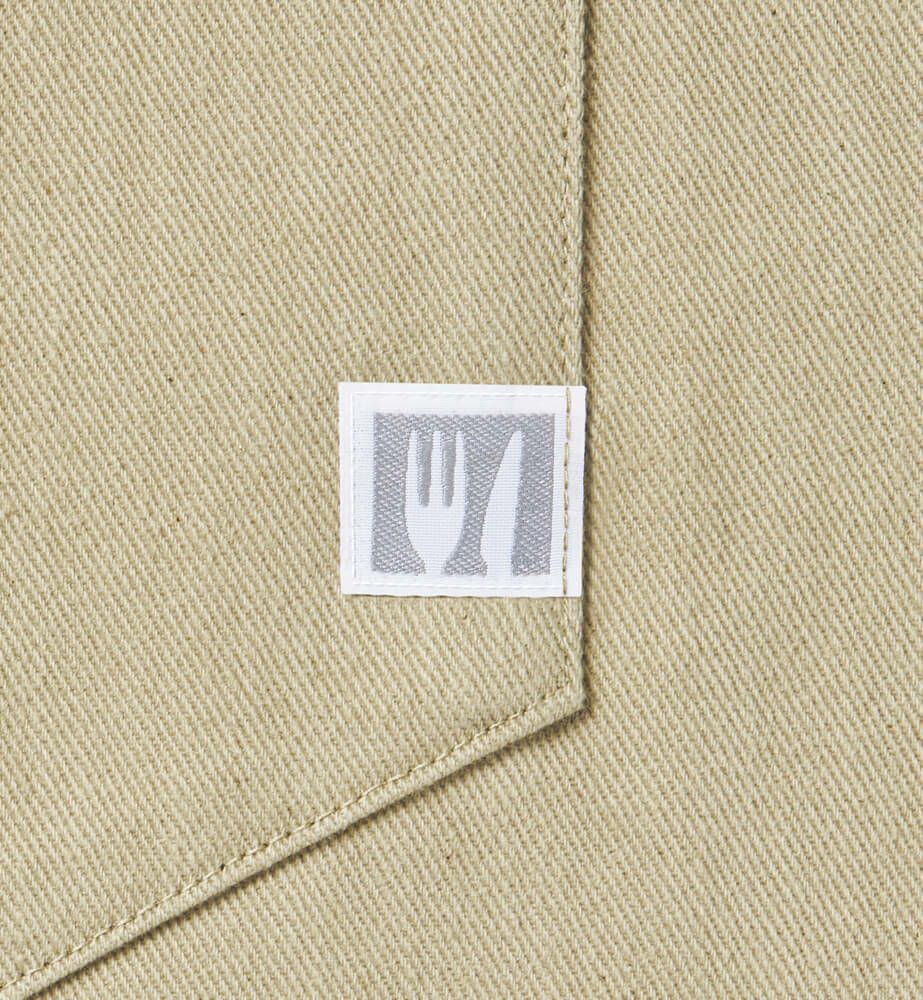 左ポケット端にカラトリーのオリジナルネーム付き