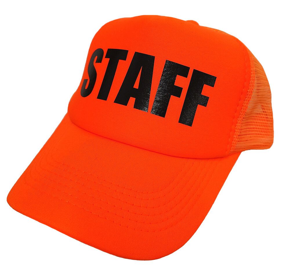 STAFFの文字入りキャップの完成写真でございます。<br>どの色の帽子にどんな色の文字にされる予定か教えていただければ完成イメージ画像をお作りします。