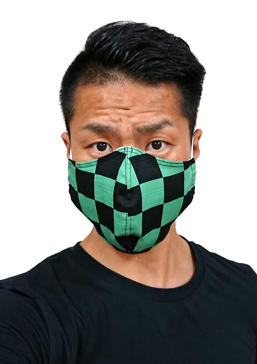 実際に和柄マスクを店長が着用してみました。