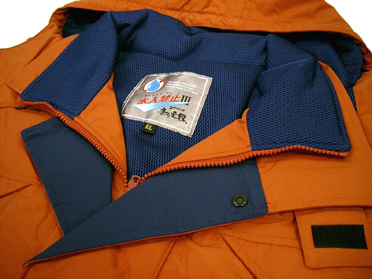 えり元のアップ写真です！