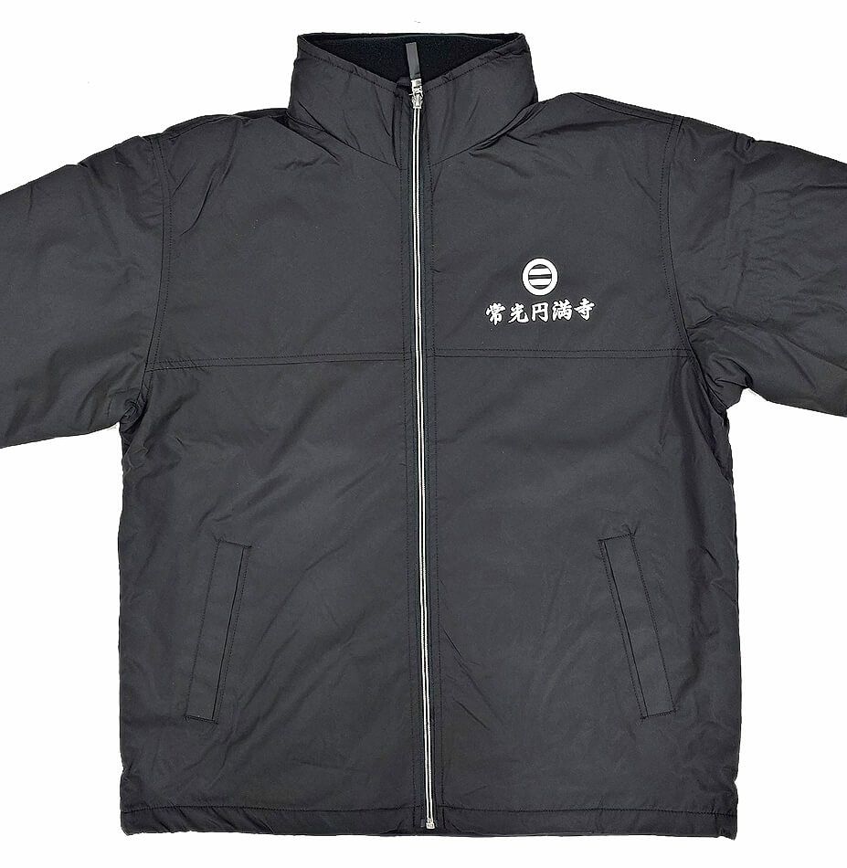 常光円満寺様の文字を左胸にもネーム入れさせていただきました。