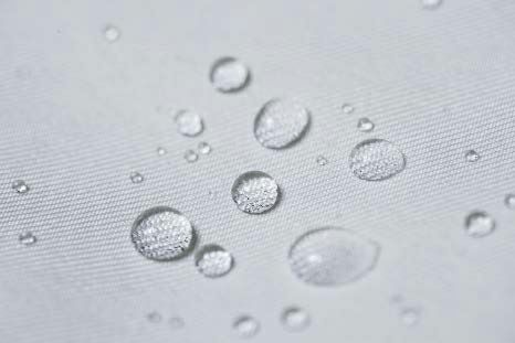 撥水加工の効果！ 軽い着心地。