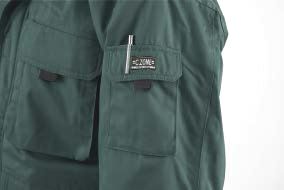 えり元のアップ