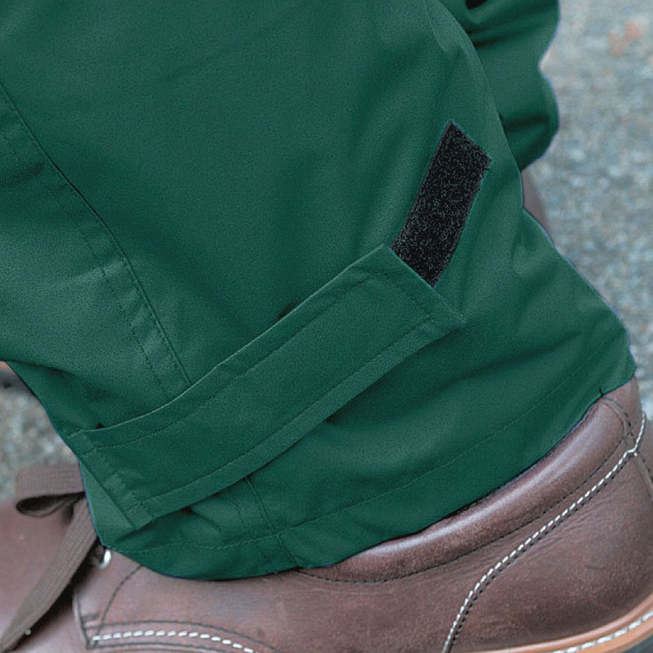 裾にはアジャストテープ（※このカラーは完売致しました）