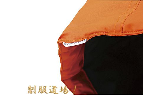 フードの先っぽにも反射材付き