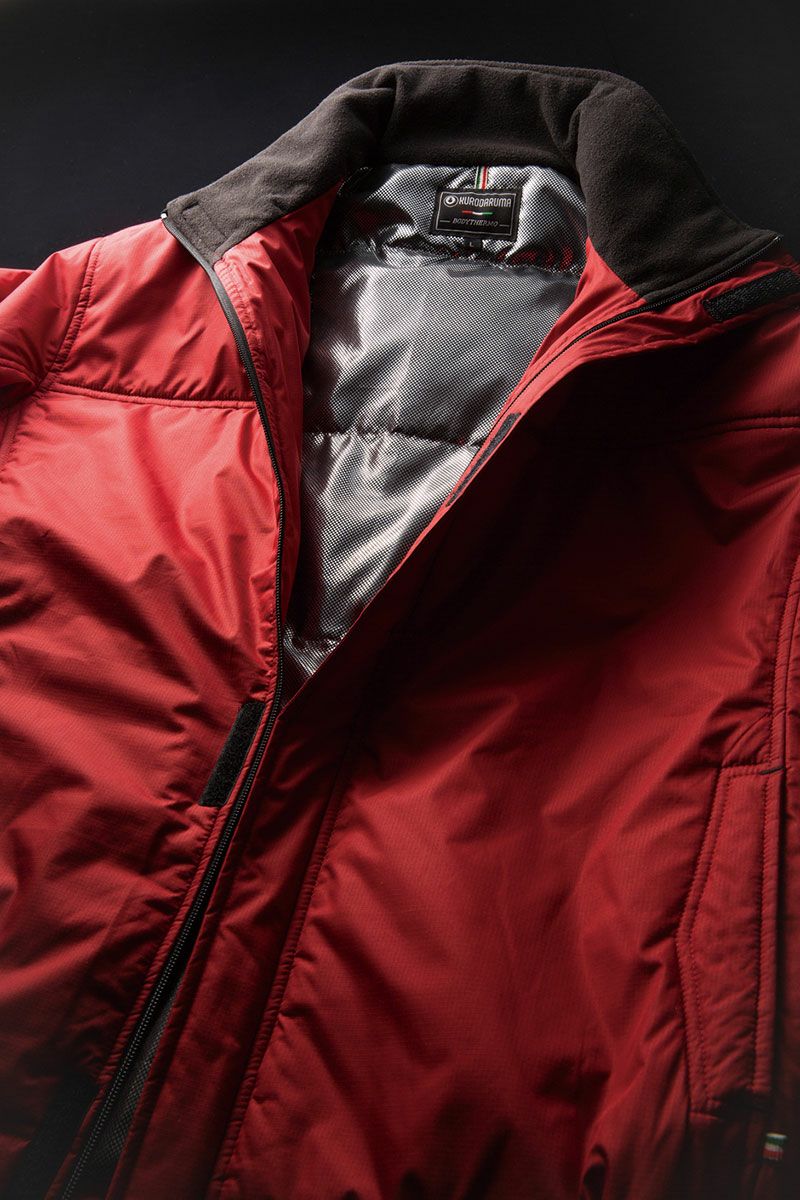 レッドも人気カラーです♪