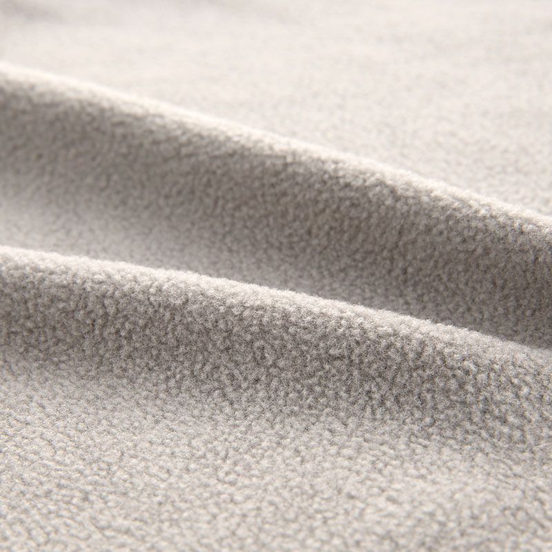 裏地：フリース<br> 軽くて肌触りが柔らかく、保温性が高い素材。速乾性も高いのも特徴。