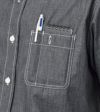 左胸にはペン差しポケット付き