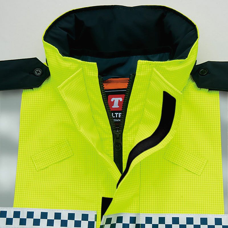 【衿裏ストレッチ仕様】　衿の裏と見返しにストレッチのディアプレックスを使用。　ソフトで肌触りがよく柔軟性があります