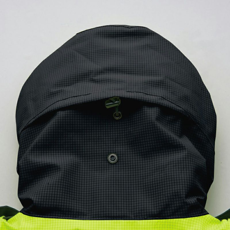 【ストレッチ・フードイン仕様】　ストレッチだから抜群のフィット感と高い作業性を実現しました。