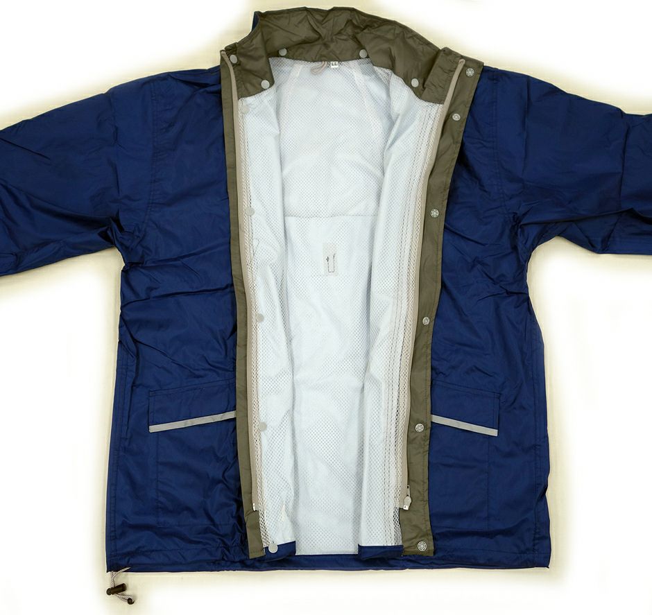 こんな感じで中は総裏メッシュで爽やかな着心地です♪