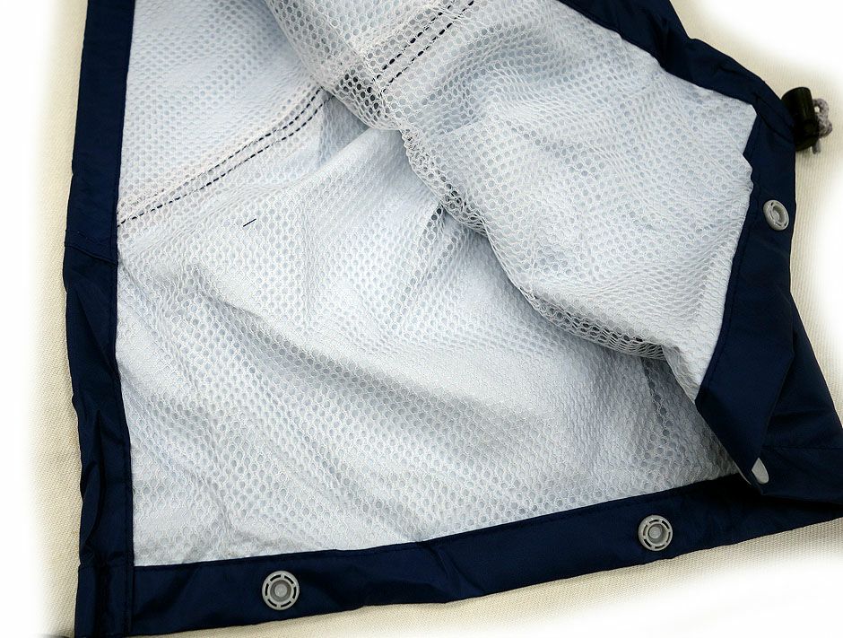 もちろんフードの中も総裏メッシュ仕様です。