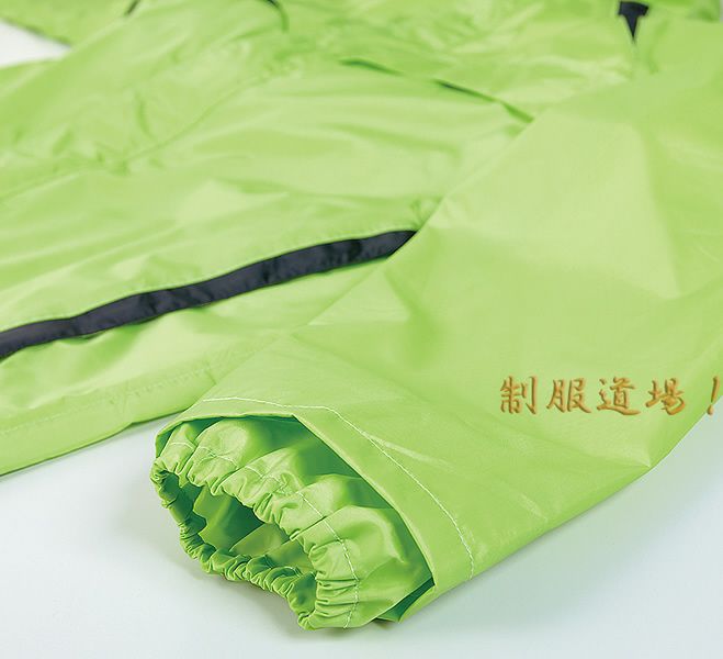 袖口部分。　水の浸入を防ぐ水返しタイプ。