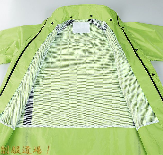 内側は総メッシュで爽やか