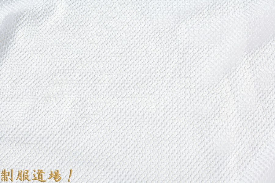 上下ともに総裏メッシュで爽やか。