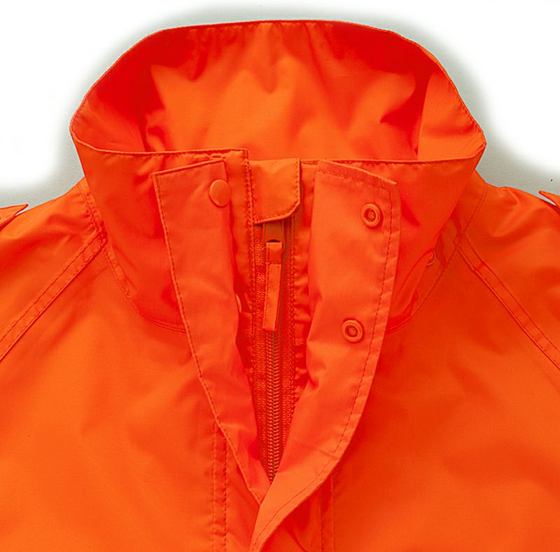 えり部分のアップ写真。　水の浸入を防いでくれます！