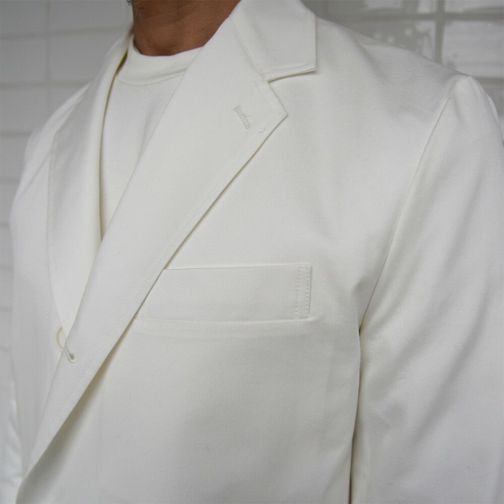 左胸外ポケット付き