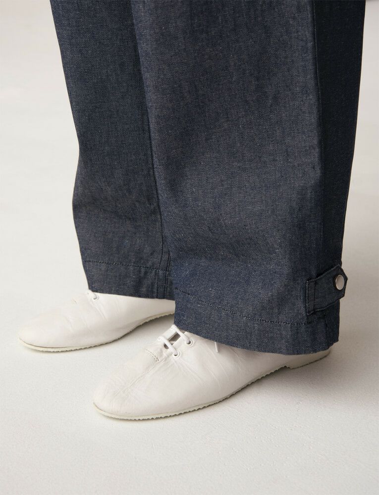 裾のタブで裾幅を調整しない状態