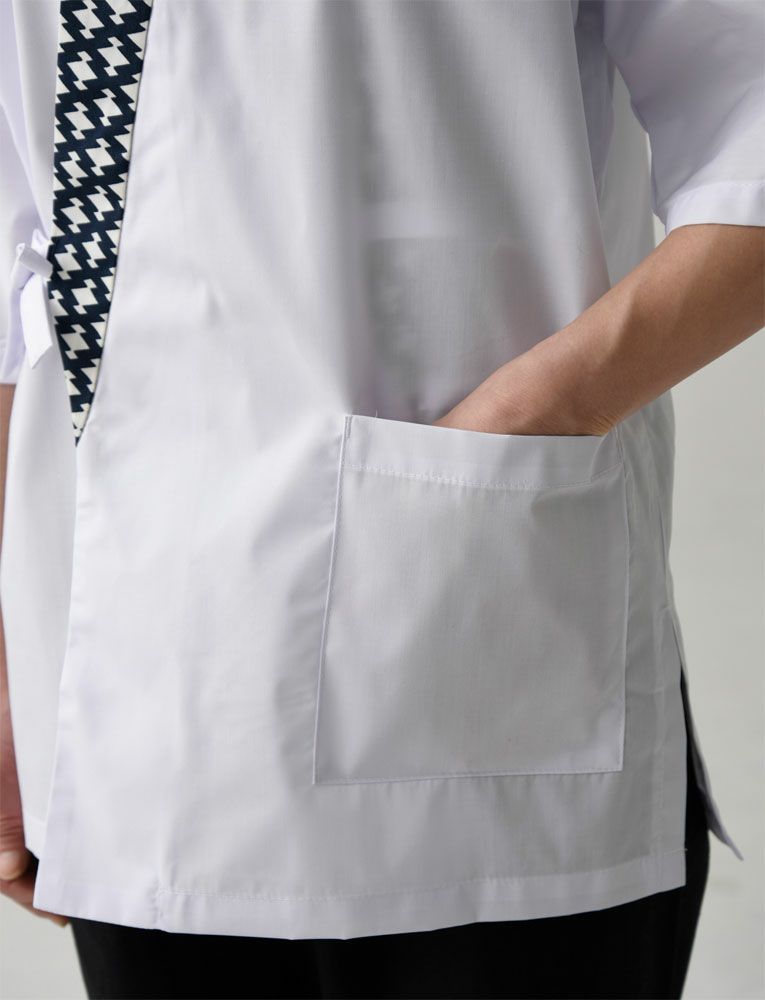 左見頃下側にポケットあり