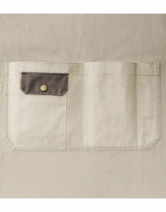 仕切りやフラップ入りで使い勝手の良いフロントポケット。
