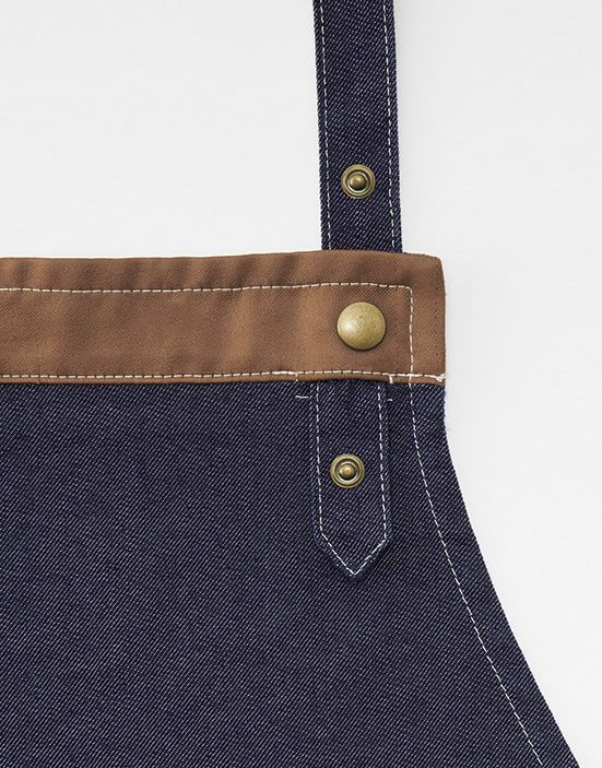 肩紐はドットボタンでサイズ調整が可能