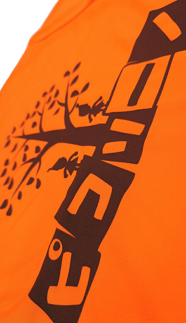 シルクプリント部分のアップ写真も撮影しました。<br>細かい文字やデザイン部分もこのようにキレイに表現できました。