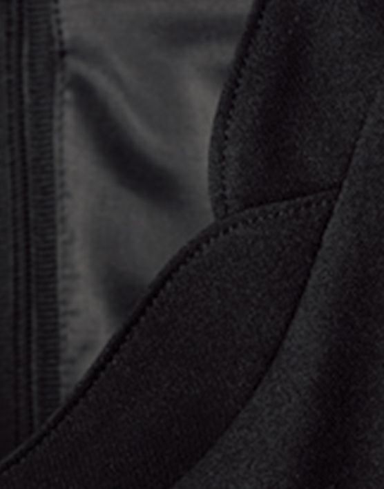 襟の切り替えは華やかに見せるアクセント