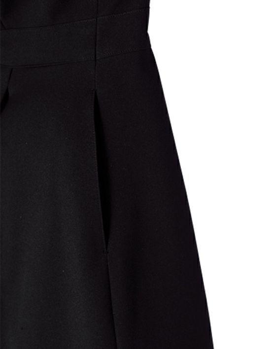 目立たないすっきりしたシームポケット付き