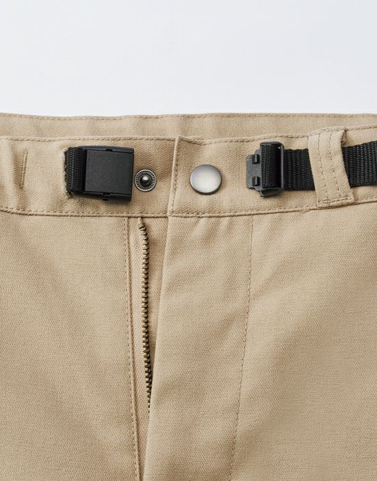 ウエストのアジャスターで自由にサイズ調整が出来ます