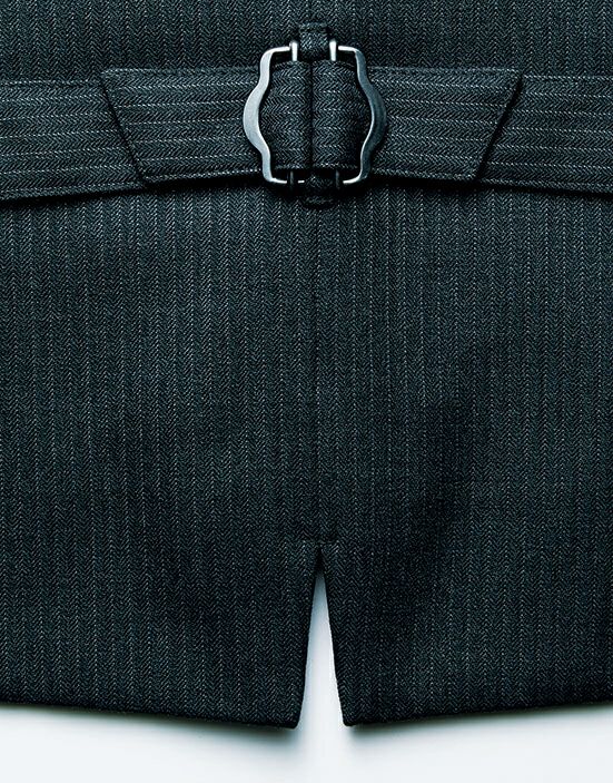 バックスリット入りでスムーズな動きをサポート