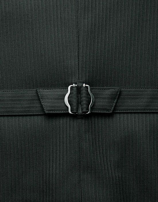 背ベルトでシルエットを自由に調節可能です