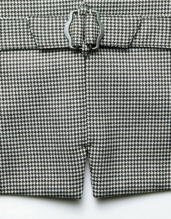 バックスリット入りでスムーズな動きをサポート