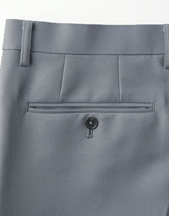 後ろ左側のポケットは小物の収納に便利なボタン付き