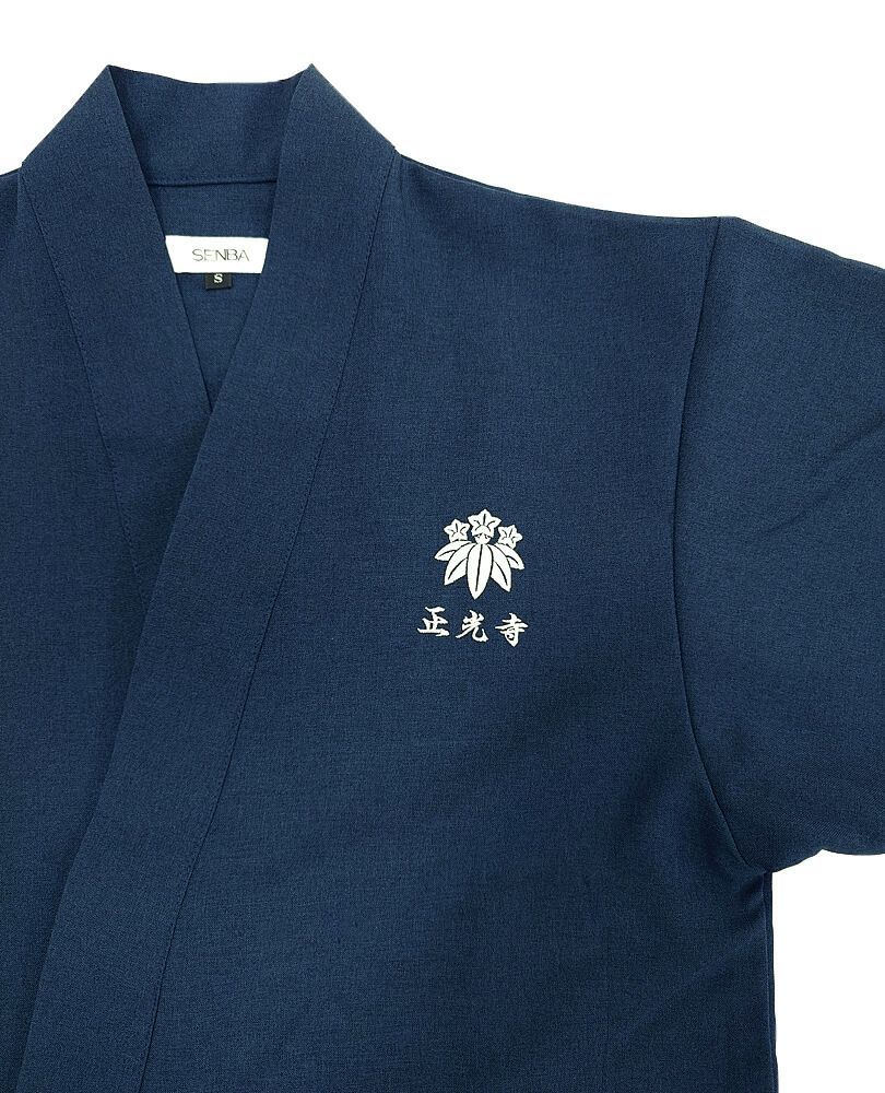 作務衣・左胸のロゴ刺繍の配置