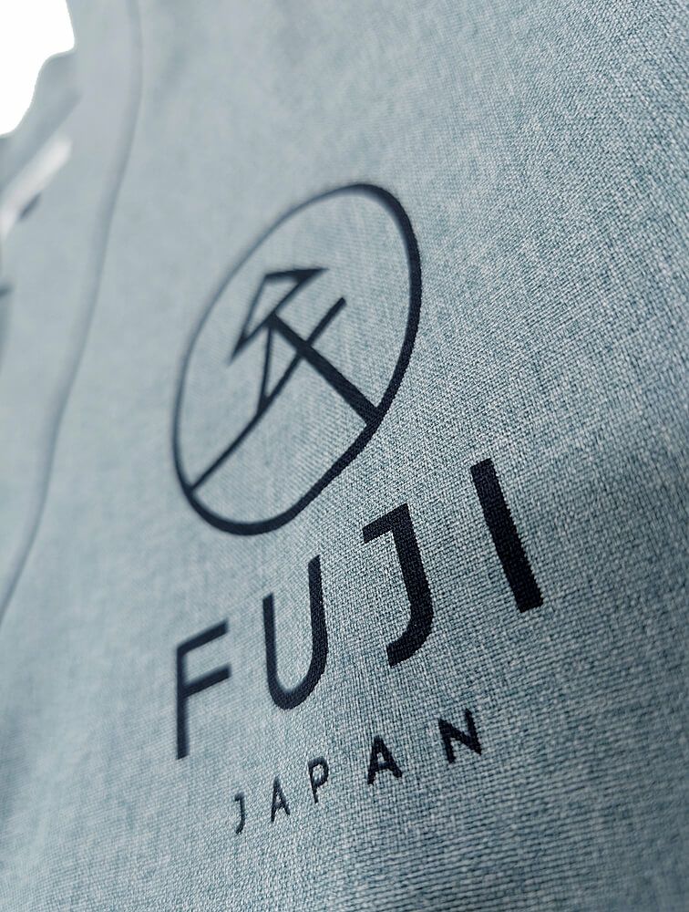 オリジナルプリント部分のアップ写真も撮影しました。<br>細かい文字やデザイン部分もキレイに名入れできました。