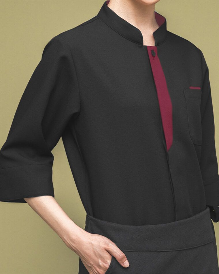 [SRV-BC0600]ブラックのショップコート着用写真