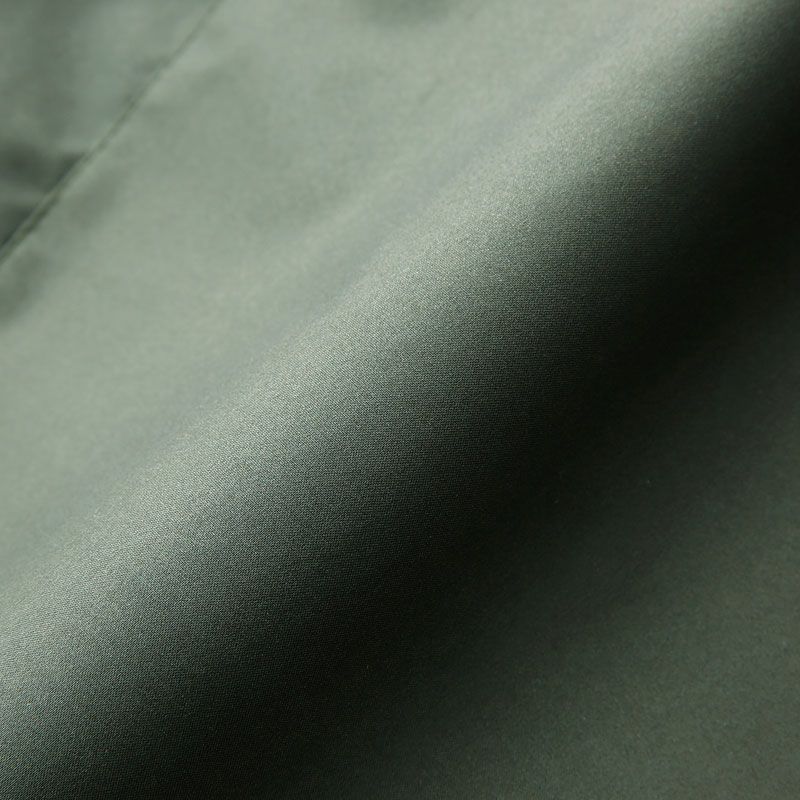 ポンジ：軽量でなめらかな肌触りで着心地もよく、ストレッチ性もあり、シワにもなりにくい。