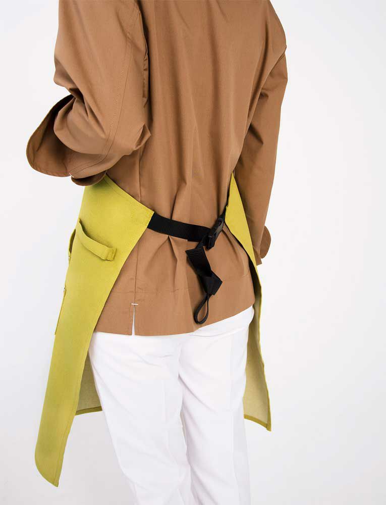 バックルで簡単に着用