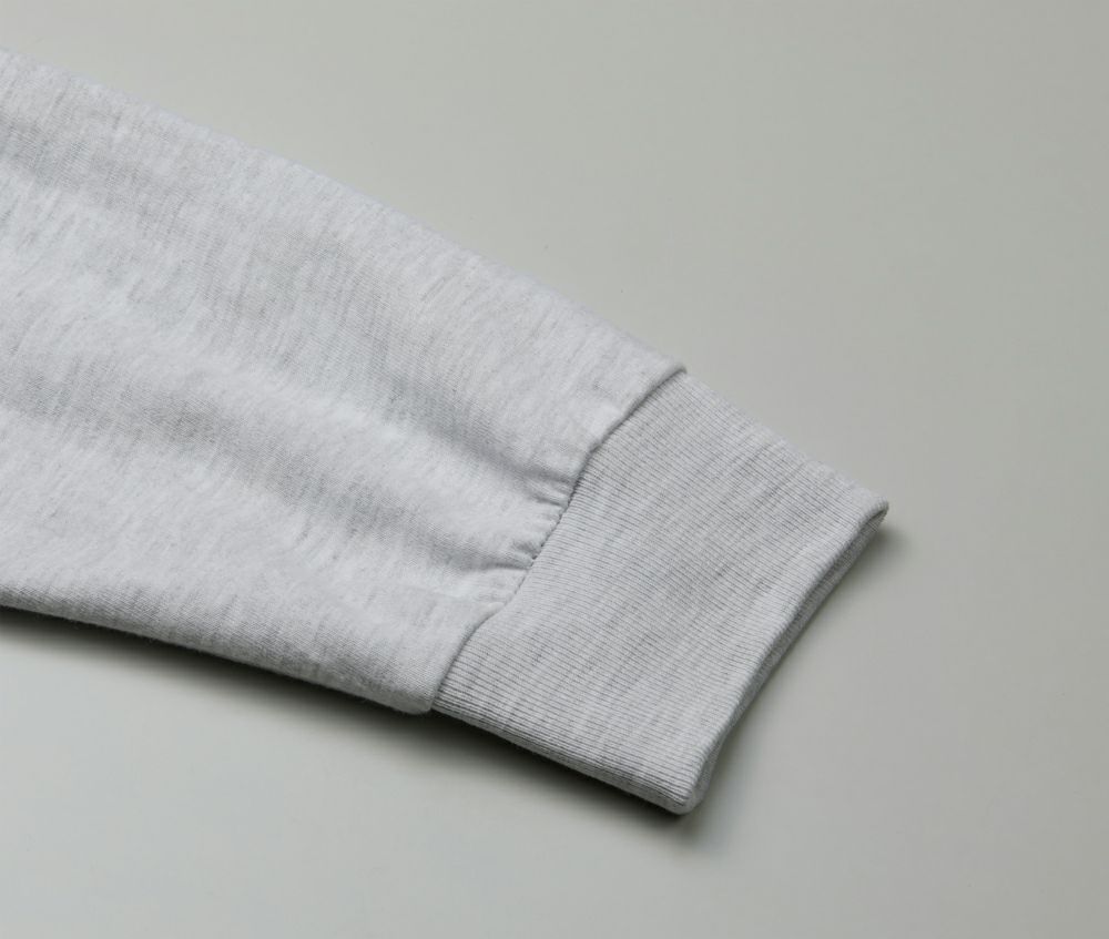 袖口は2.1インチ幅の長めのリブ仕様