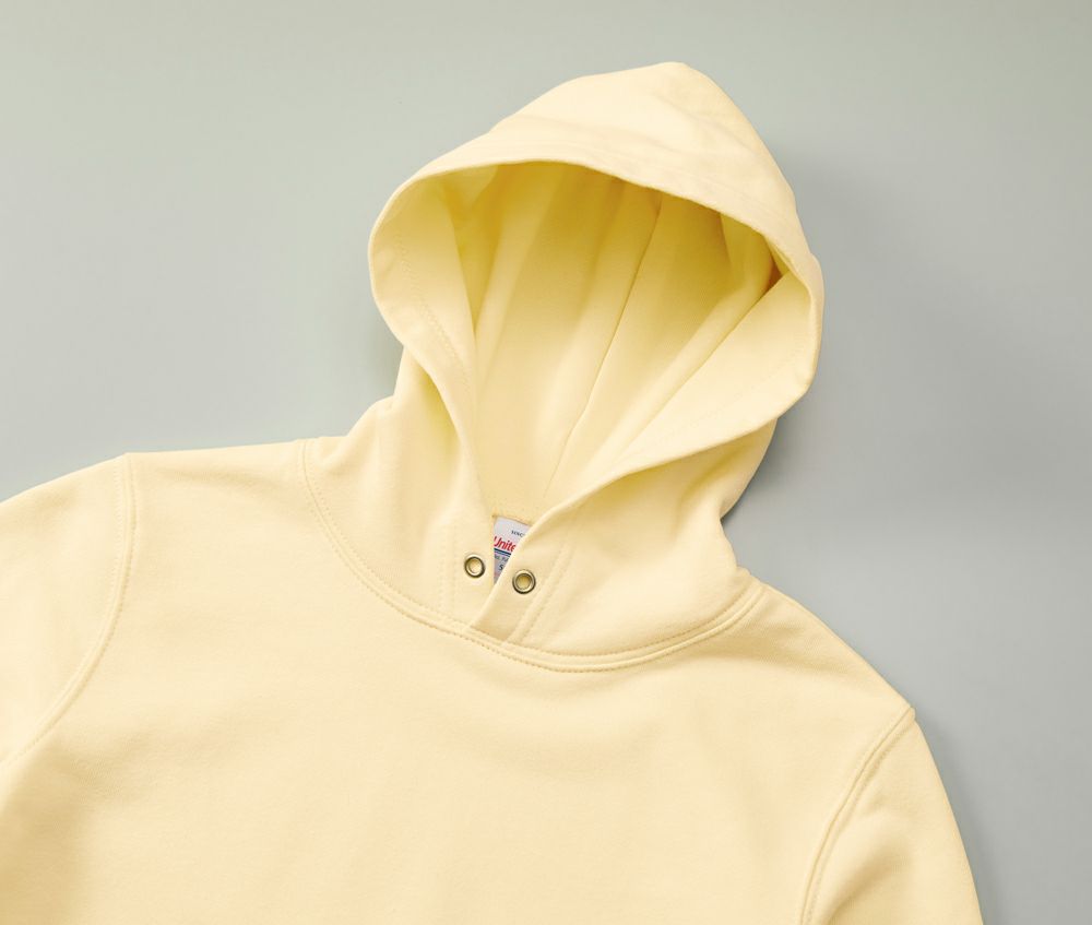 キッズサイズは安全性を配慮しフードひもなし