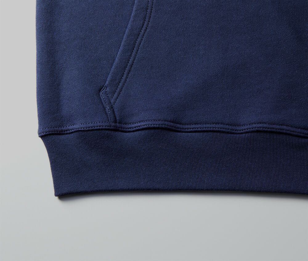 裾口のリブと身頃のシームラインは丈夫なダブルステッチ始末